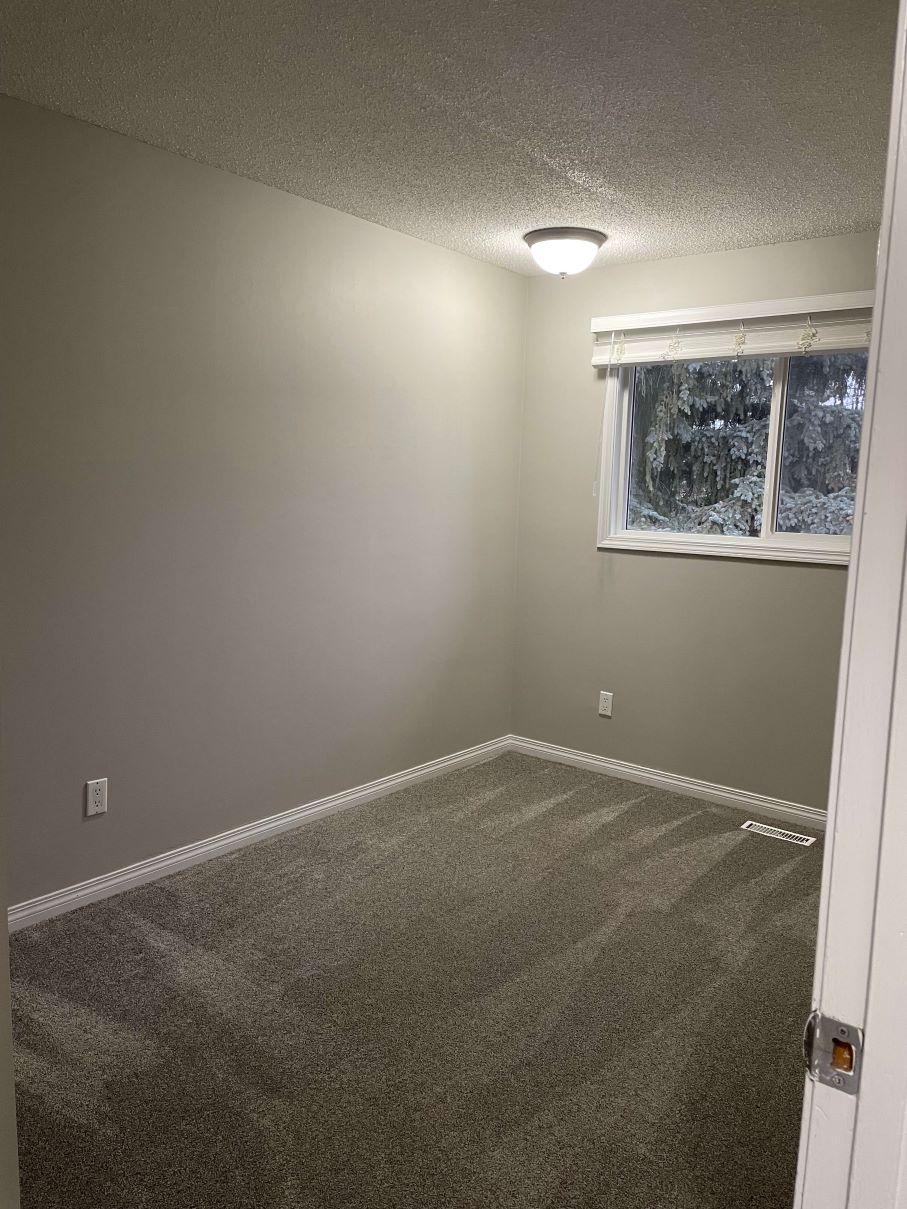 FRESH 3 Bedroom Townhome, 5 Appliances ~ North Edmonton - Thumbnail 11