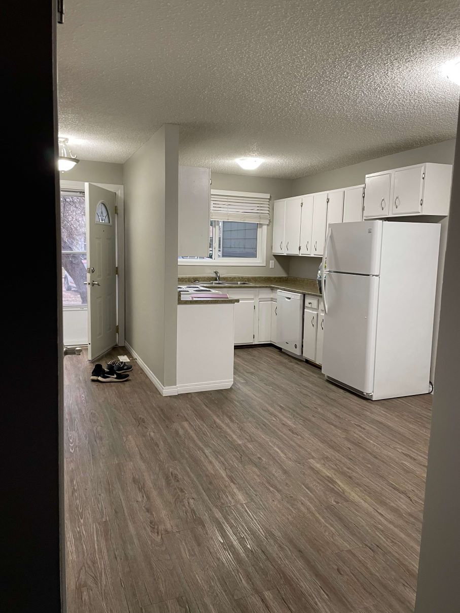 FRESH 3 Bedroom Townhome, 5 Appliances ~ North Edmonton - Thumbnail 5