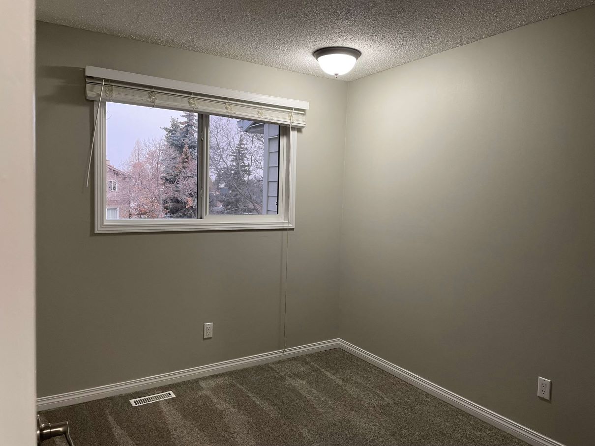 FRESH 3 Bedroom Townhome, 5 Appliances ~ North Edmonton - Thumbnail 12