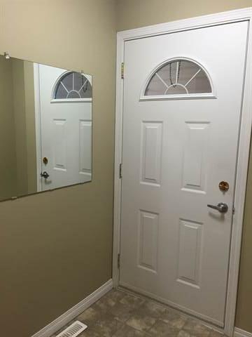 Move into THE INNER CIRCLE *** Clean Peaceful Home with CARPORT & Enormous Yard! - Thumbnail 5