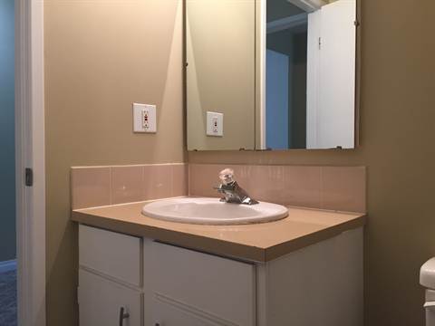 Move into THE INNER CIRCLE *** Clean Peaceful Home with CARPORT & Enormous Yard! - Thumbnail 22
