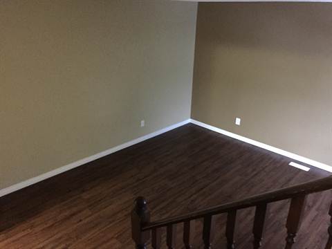 Move into THE INNER CIRCLE *** Clean Peaceful Home with CARPORT & Enormous Yard! - Thumbnail 4
