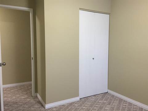 Move into THE INNER CIRCLE *** Clean Peaceful Home with CARPORT & Enormous Yard! - Thumbnail 17