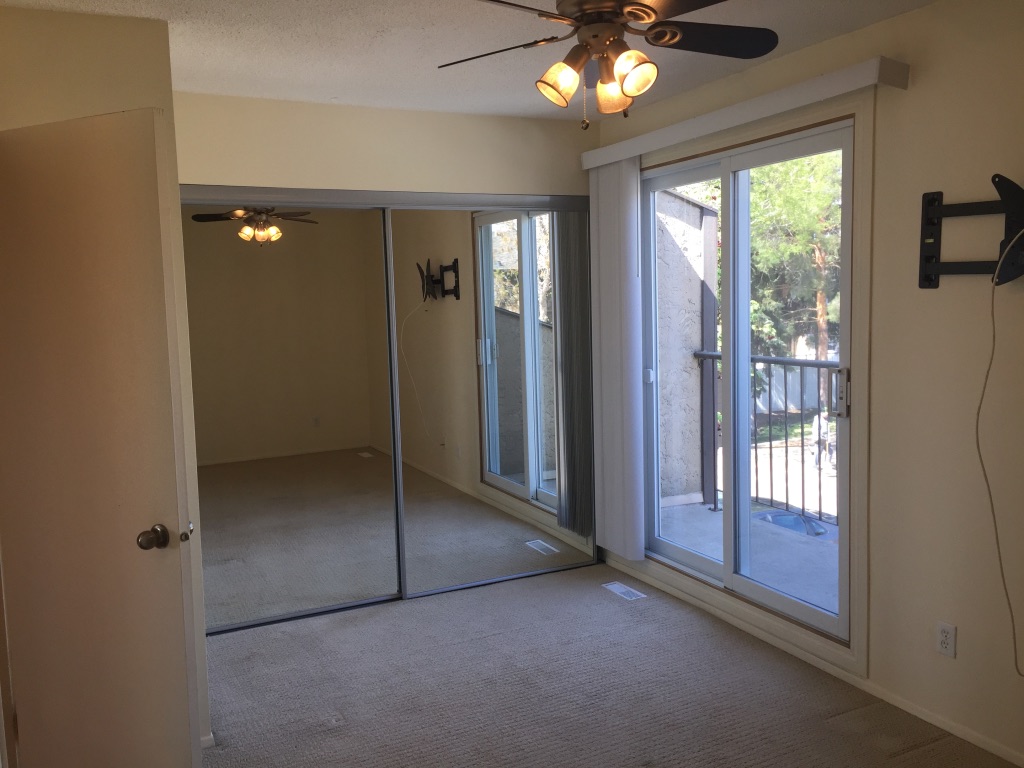 BREAKFAST on the BALCONY ~ Fully Developed Townhome - Thumbnail 19