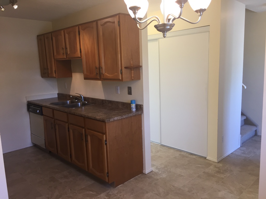 BREAKFAST on the BALCONY ~ Fully Developed Townhome - Thumbnail 11