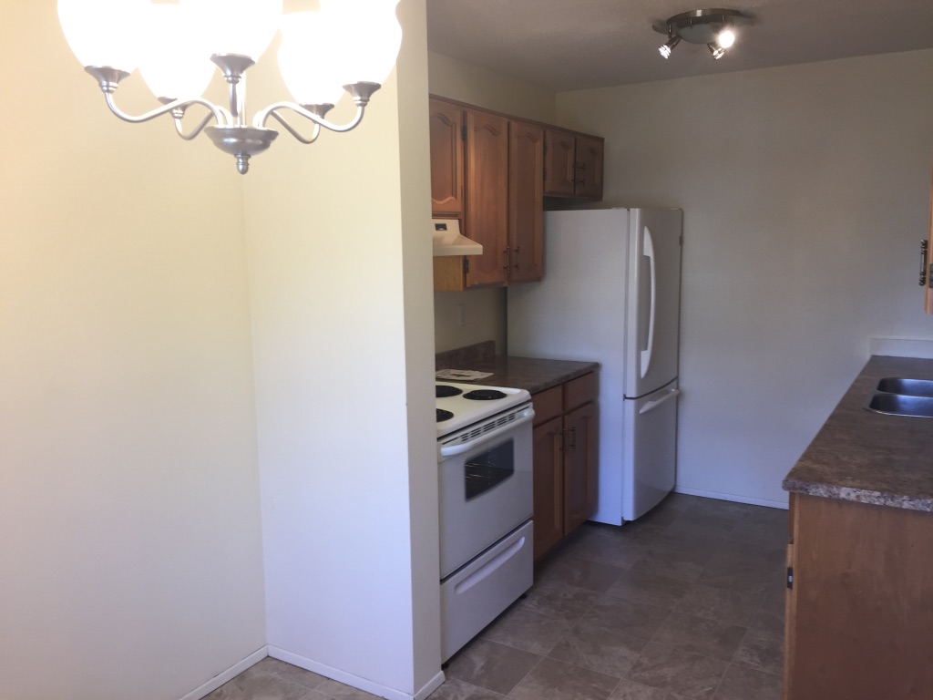 BREAKFAST on the BALCONY ~ Fully Developed Townhome - Thumbnail 15